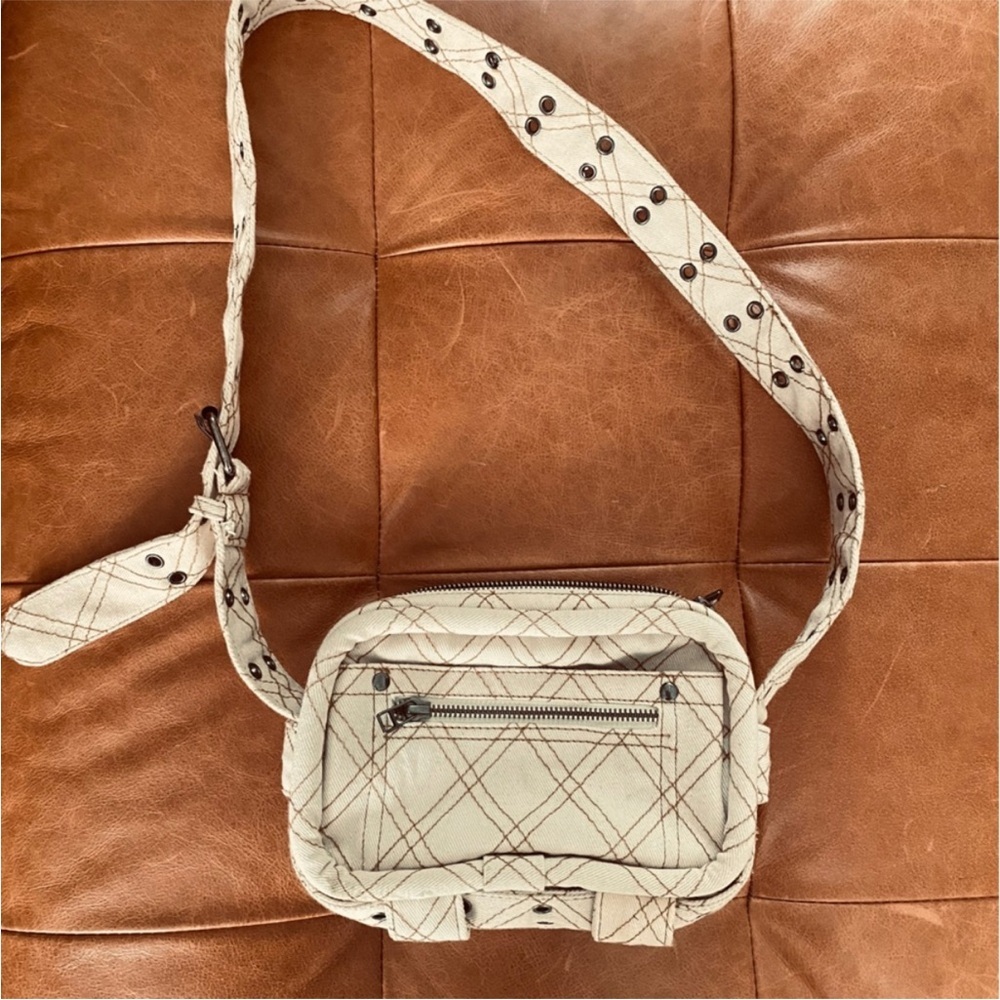 UO crossbody Dakota bag - Cream Quilted Crossbody Bag